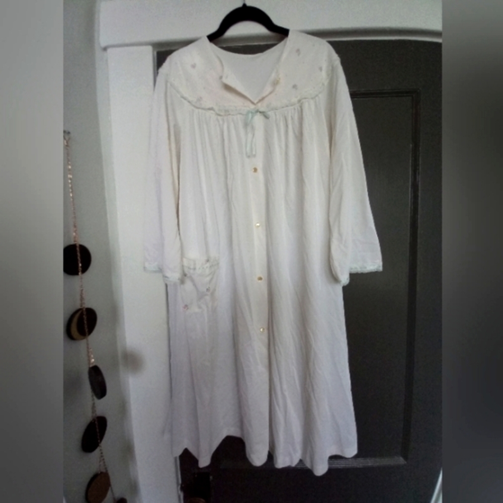 Vintage Floral embroidered Shadowline nightgown cottagecore